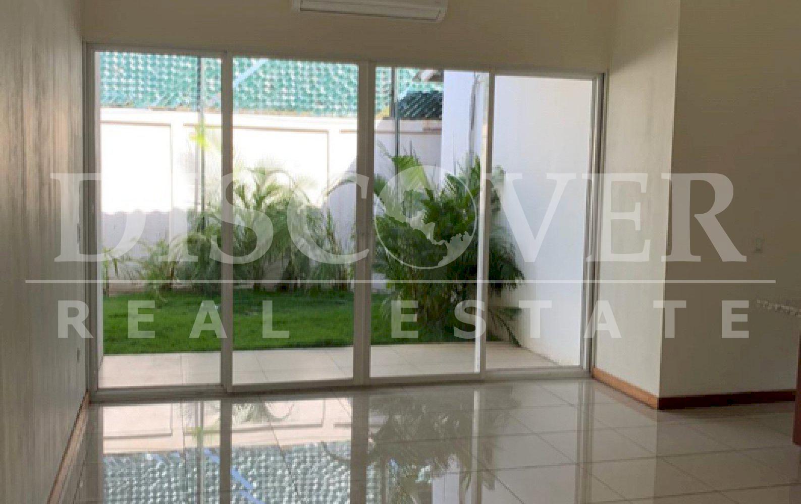  Spacious and modern house in a safe area of ​​Las Colinas.