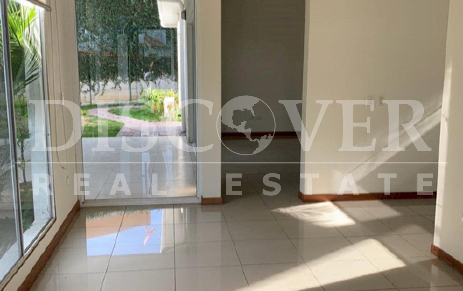  Spacious and modern house in a safe area of ​​Las Colinas.