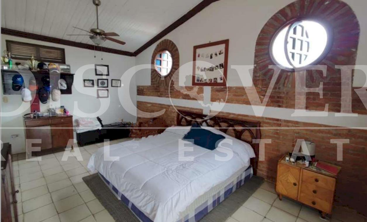  Nice Colonial Corner House for Sale in Granada ID 2989