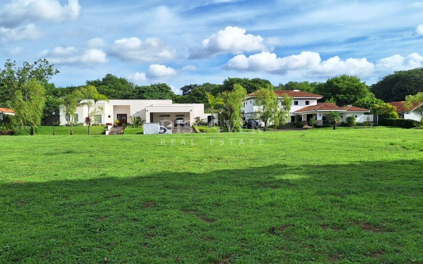Land for sale in Bosques de San Isidro.