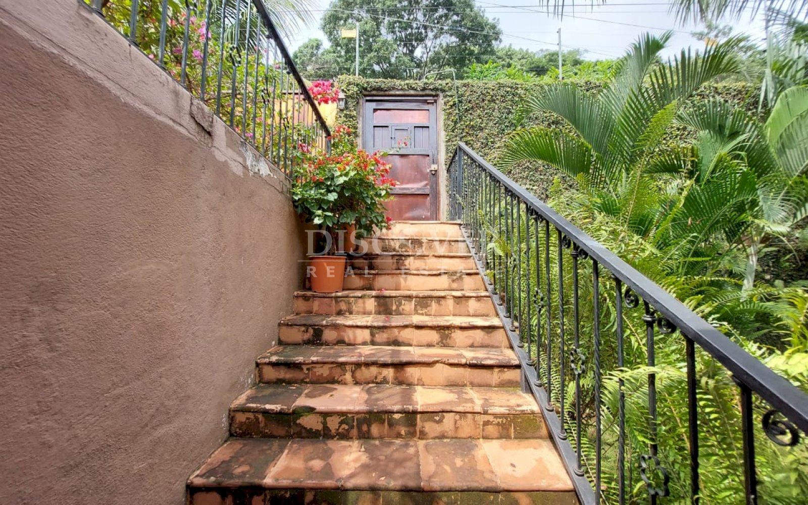  2-story house for sale in Villa Fontana.