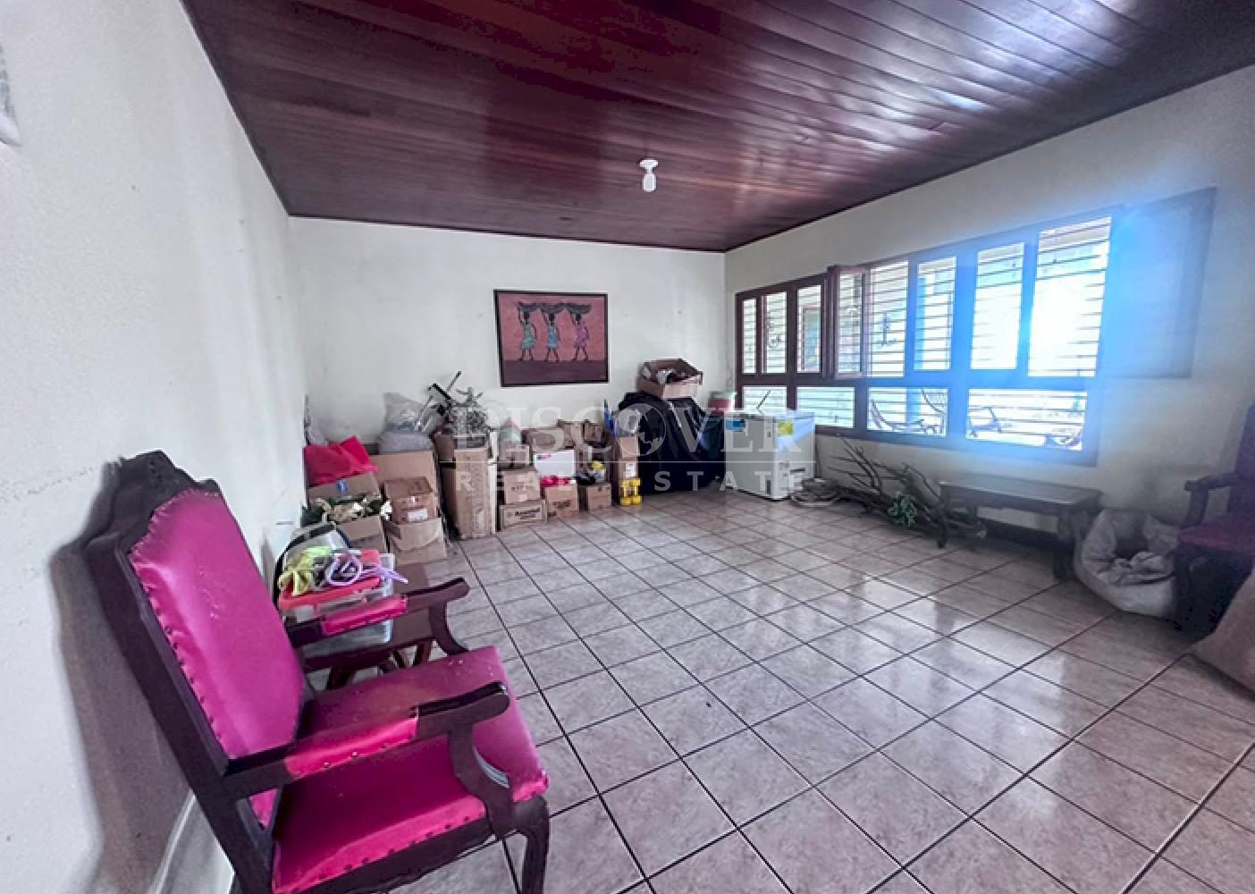 Se vende amplia casa en Bolonia