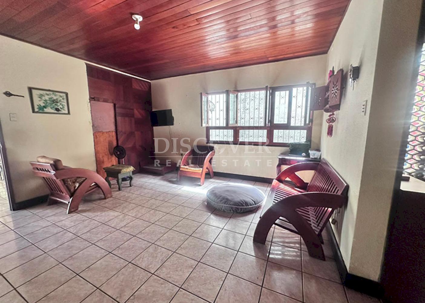 Se vende amplia casa en Bolonia