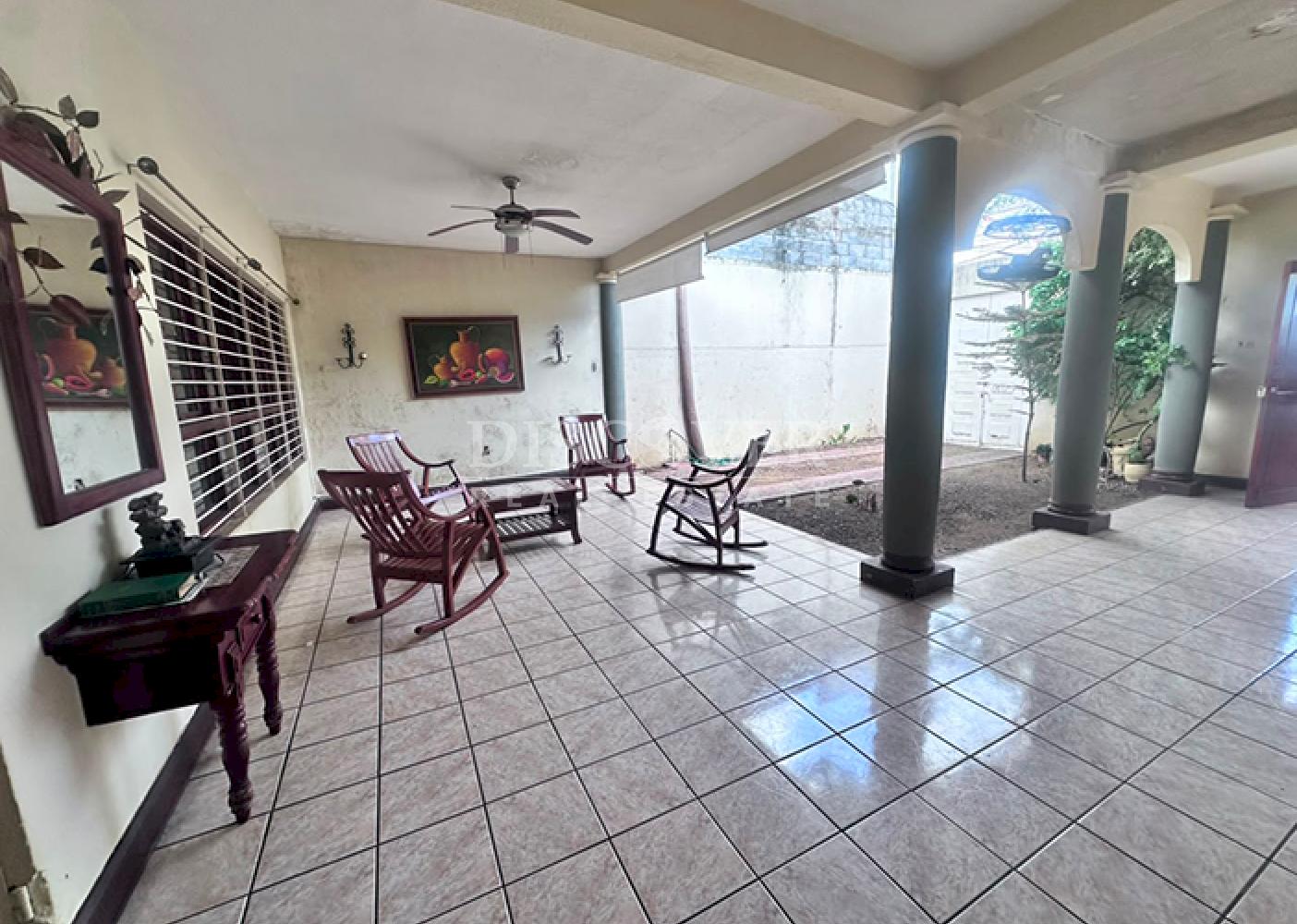 Se vende amplia casa en Bolonia