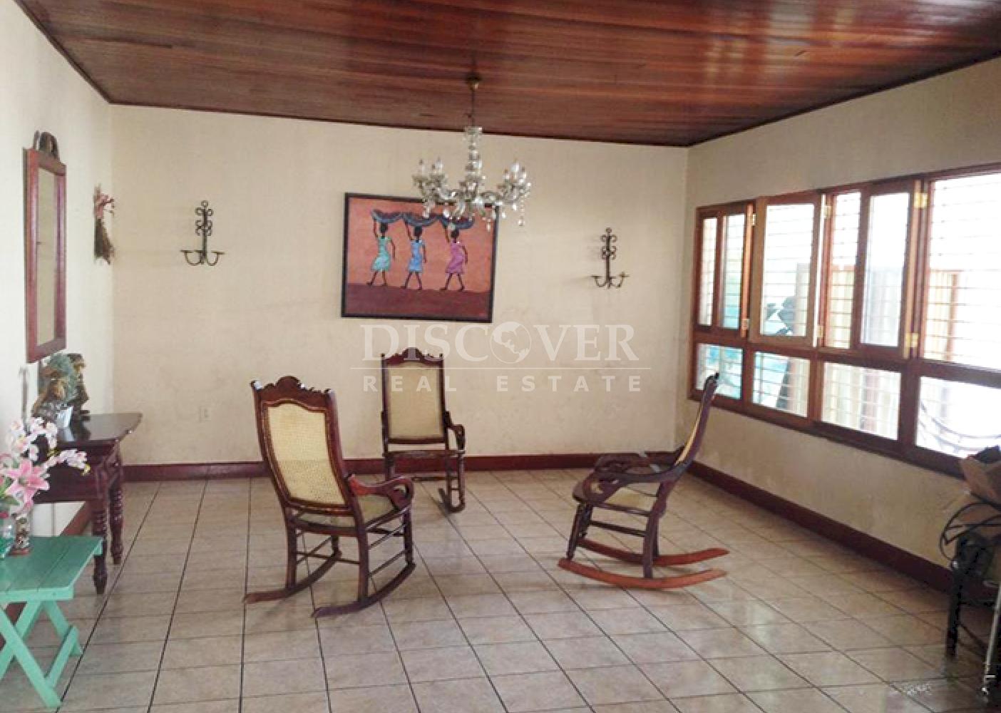 Se vende amplia casa en Bolonia