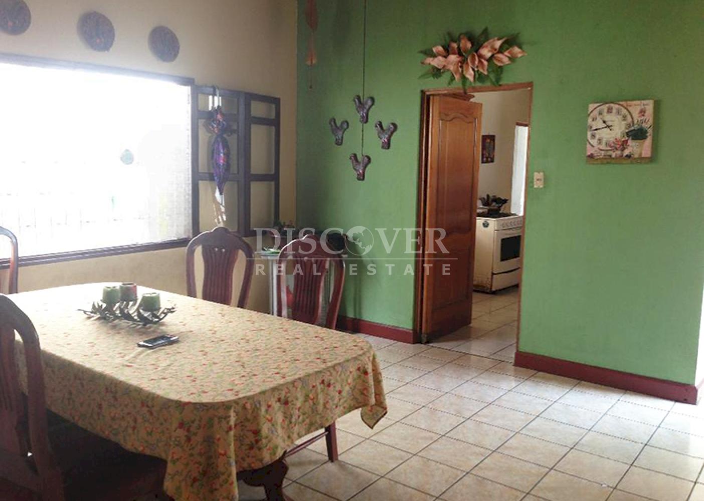 Se vende amplia casa en Bolonia