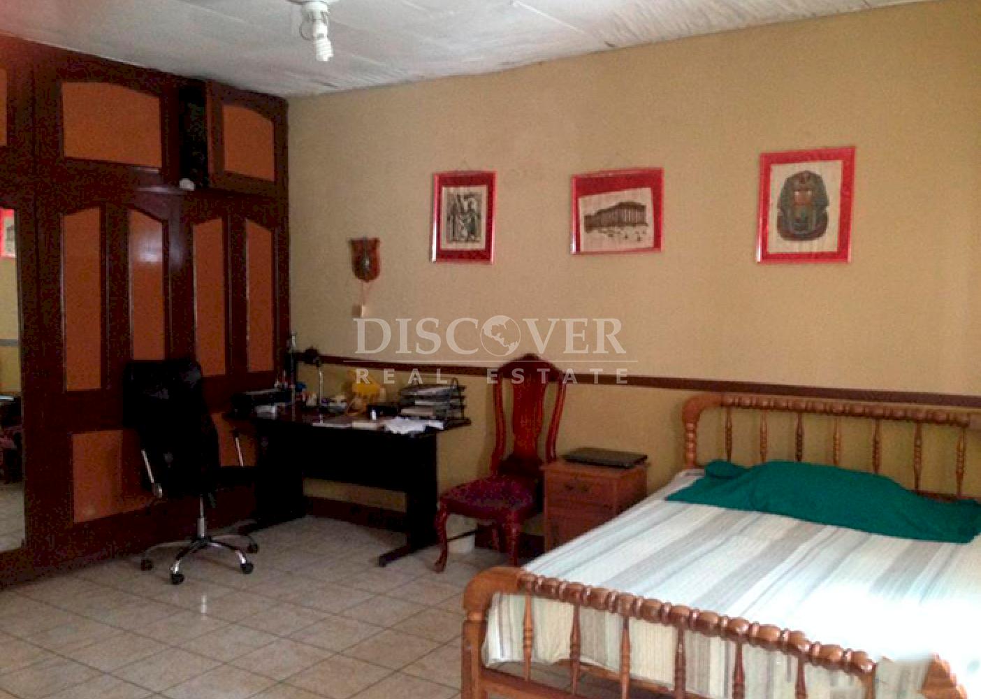 Se vende amplia casa en Bolonia