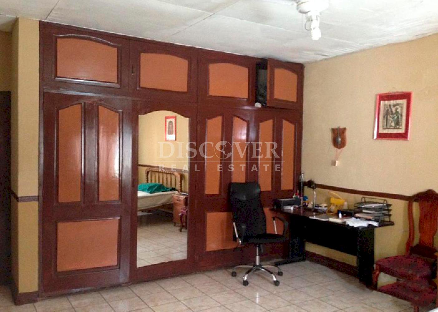 Se vende amplia casa en Bolonia