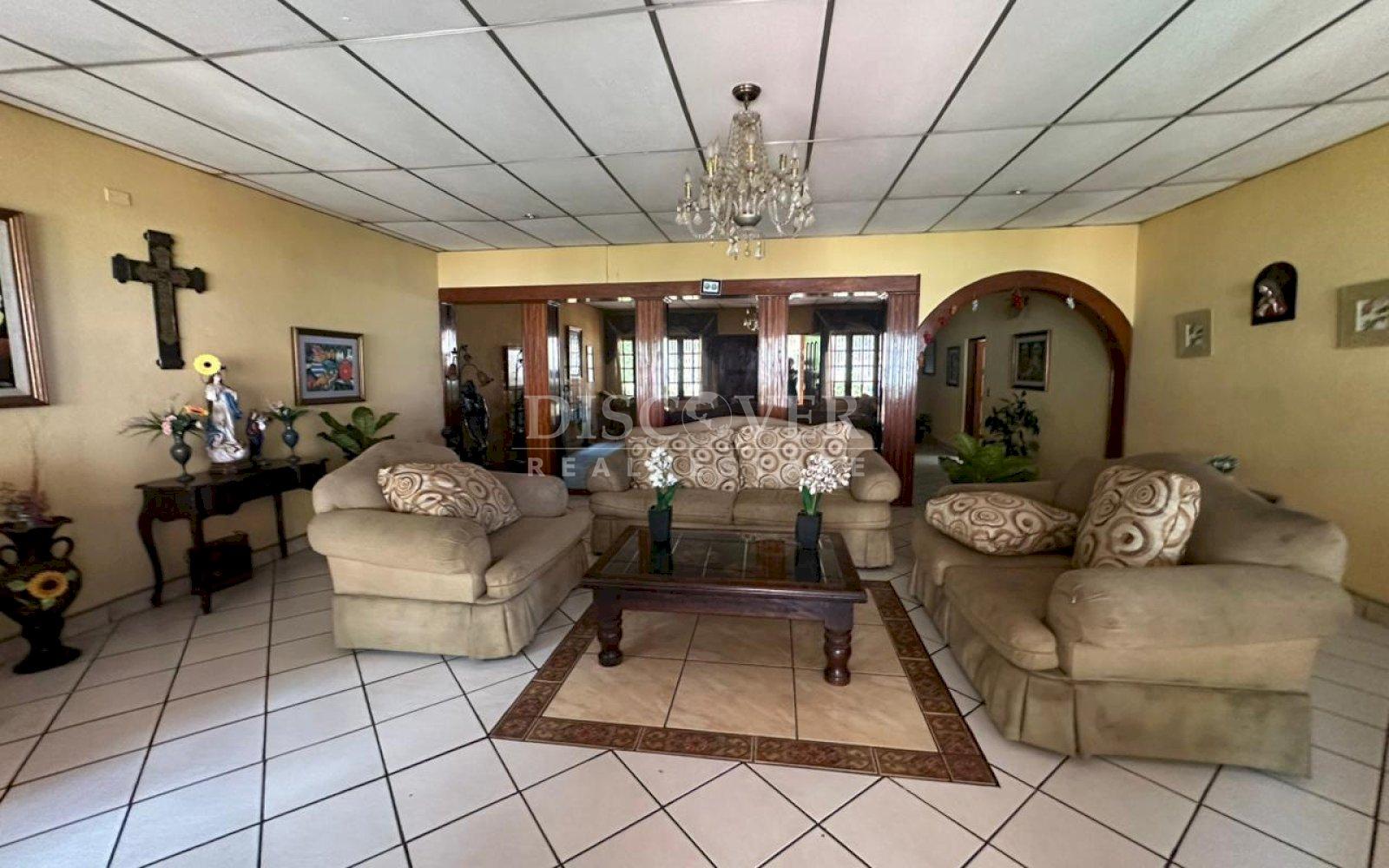  House in commercial area for sale