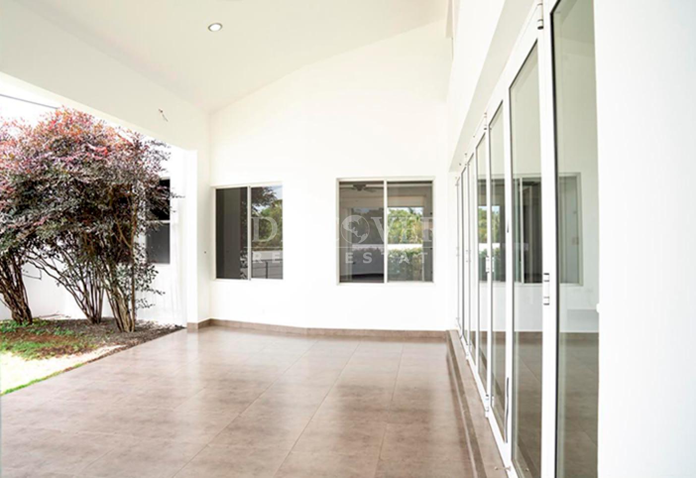  Spacious house for sale in Santo Domingo