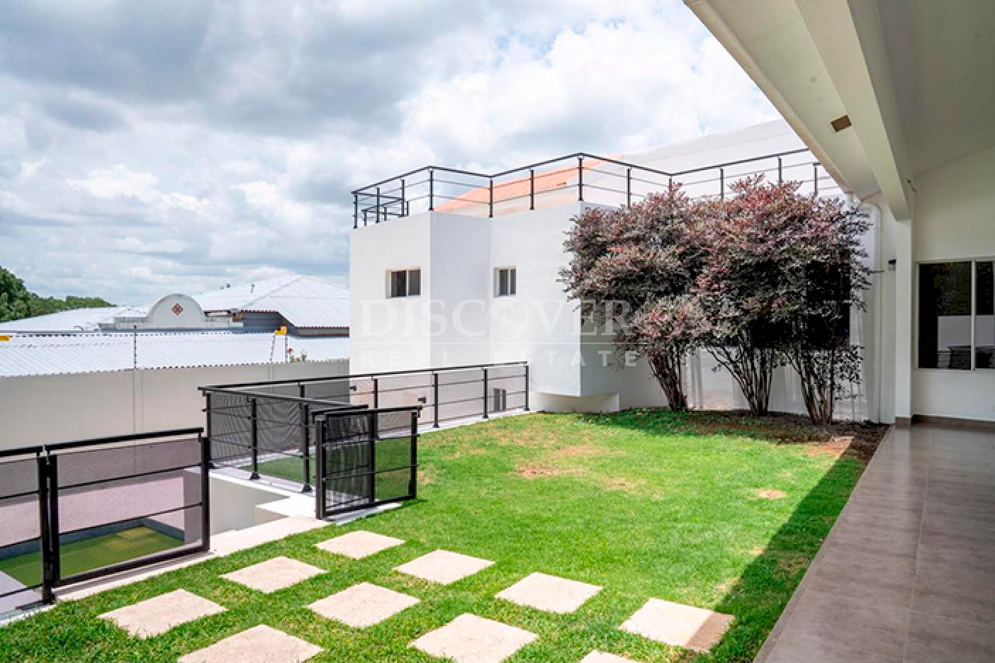  Spacious house for sale in Santo Domingo