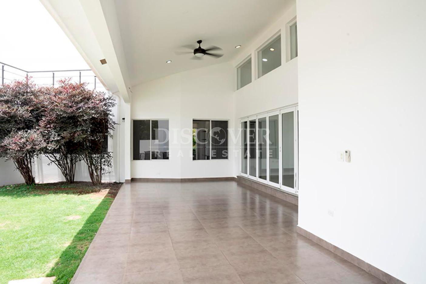  Spacious house for sale in Santo Domingo