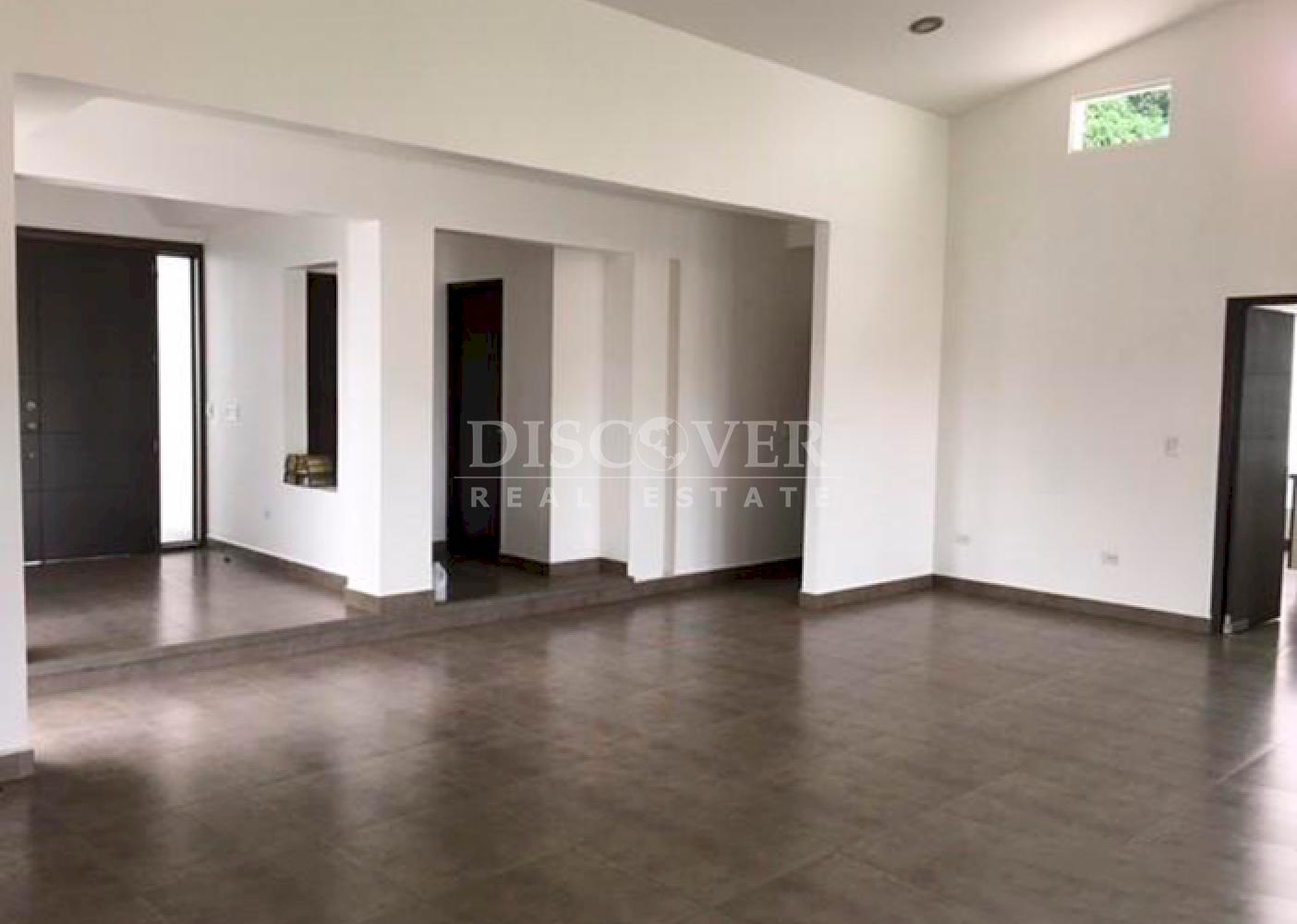  Spacious house for sale in Santo Domingo