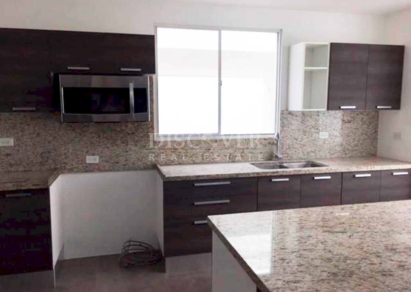  Spacious house for sale in Santo Domingo
