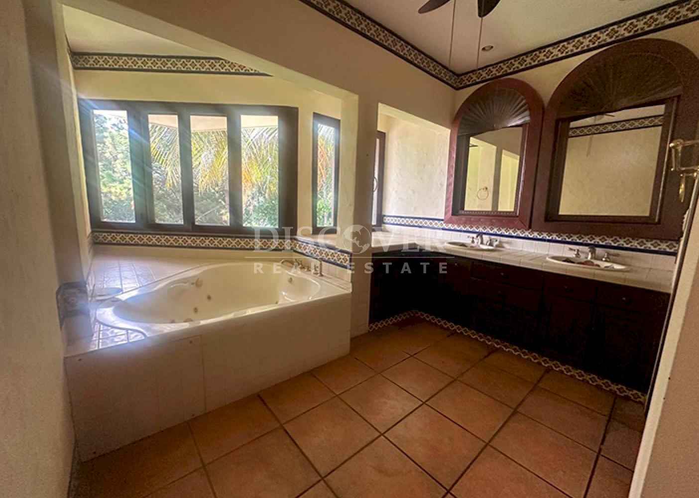 House for sale/rent in Villa Fontana with spectacular lake views 