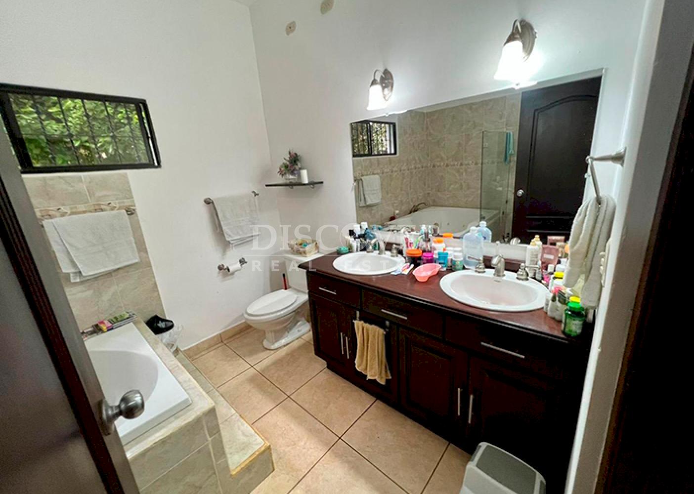  House for sale and rent in Carretera Vieja León 