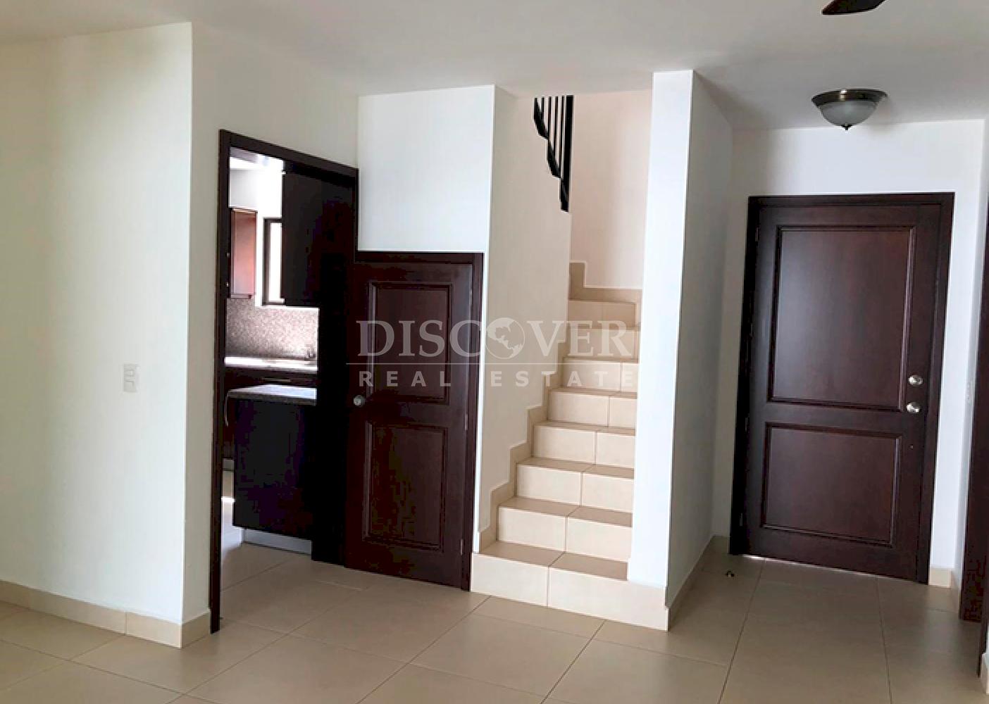  House for Rent and Sale in Villa Fontana