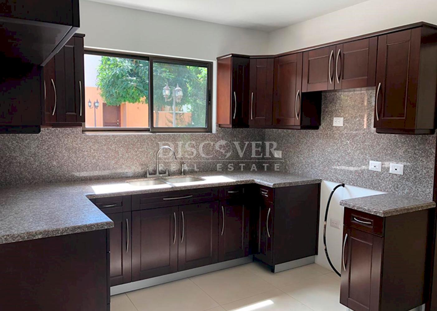  House for Rent and Sale in Villa Fontana