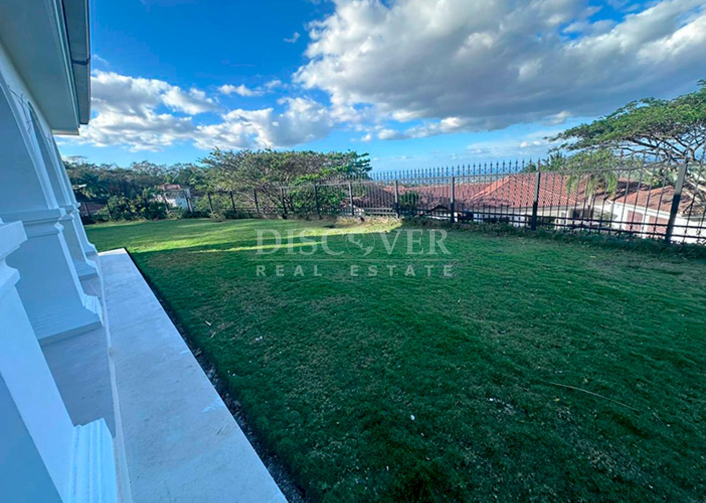 Casa en venta en la zona residencial de Villa Fontana