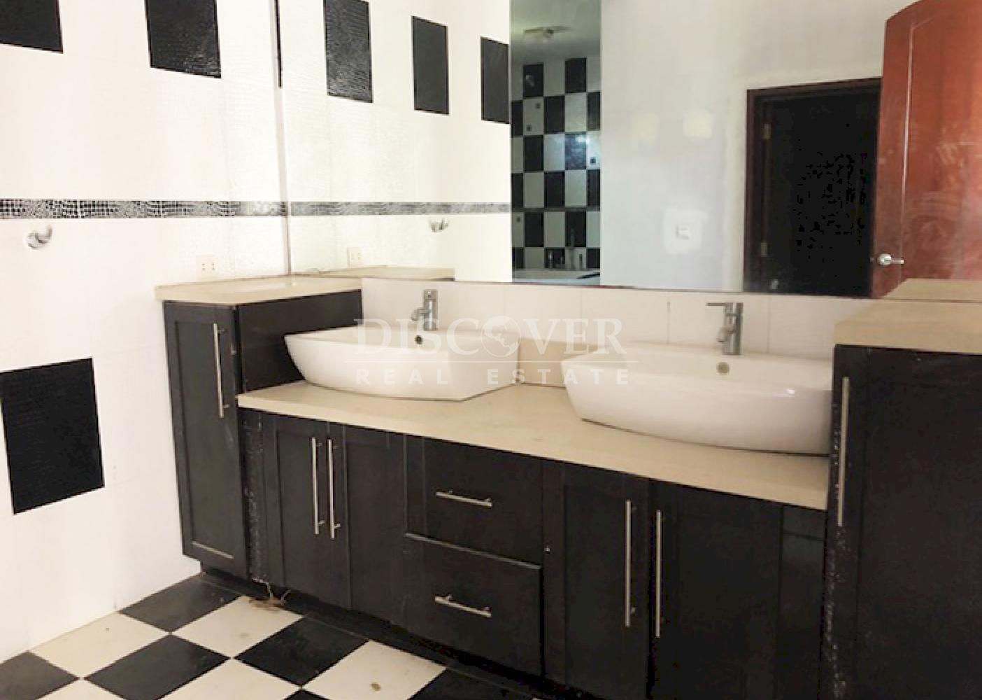 Casa en venta en la zona residencial de Villa Fontana