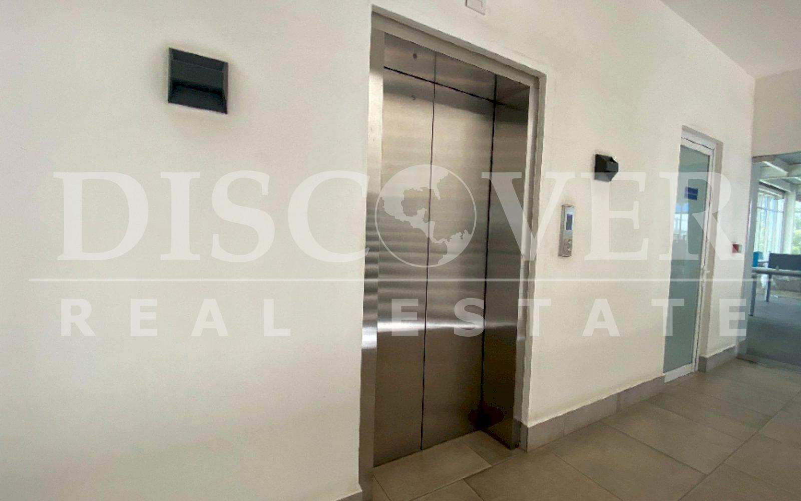  Office Modules for Rent on the Jean Paul Genie Runway ID 12574