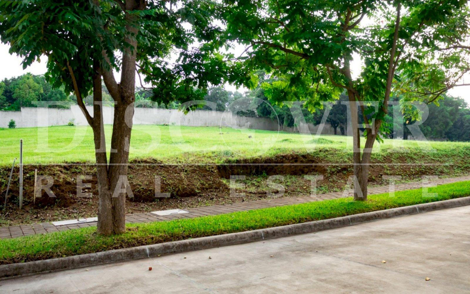  Fat Land for Sale in Lomas del Bosque - Santo Domingo ID 12751