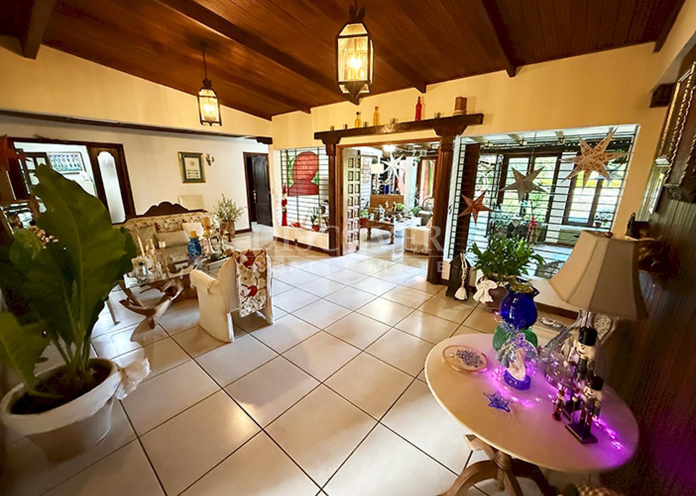 Spacious and cozy house for sale in Santo Domingo