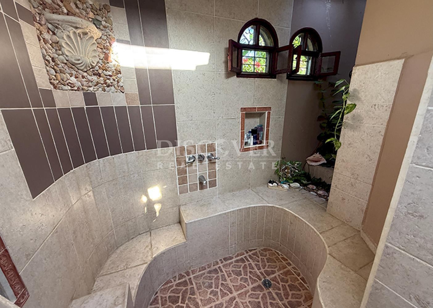 Spacious and cozy house for sale in Santo Domingo