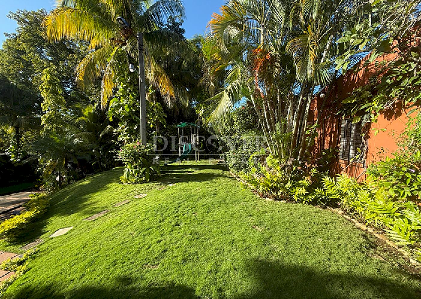 Spacious and cozy house for sale in Santo Domingo