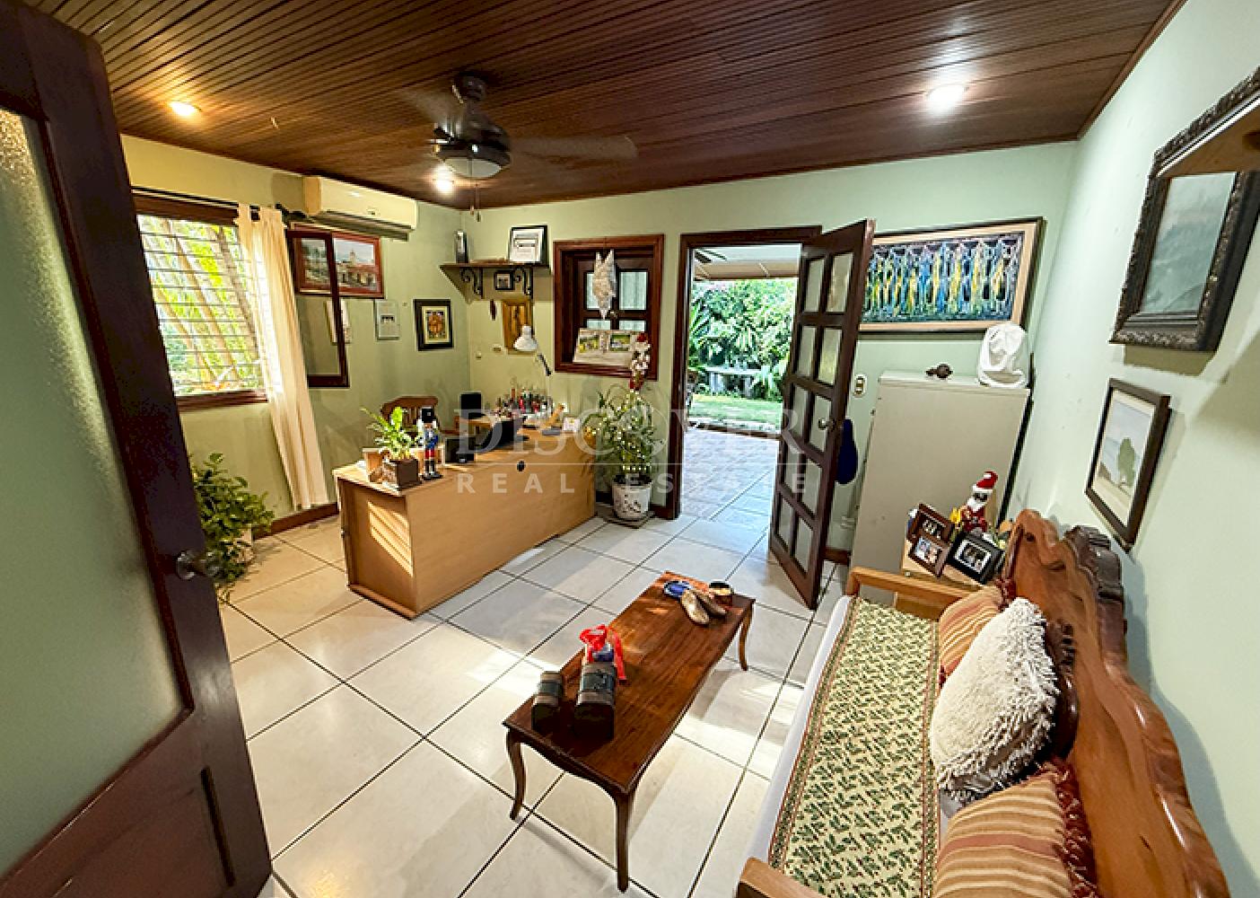 Spacious and cozy house for sale in Santo Domingo