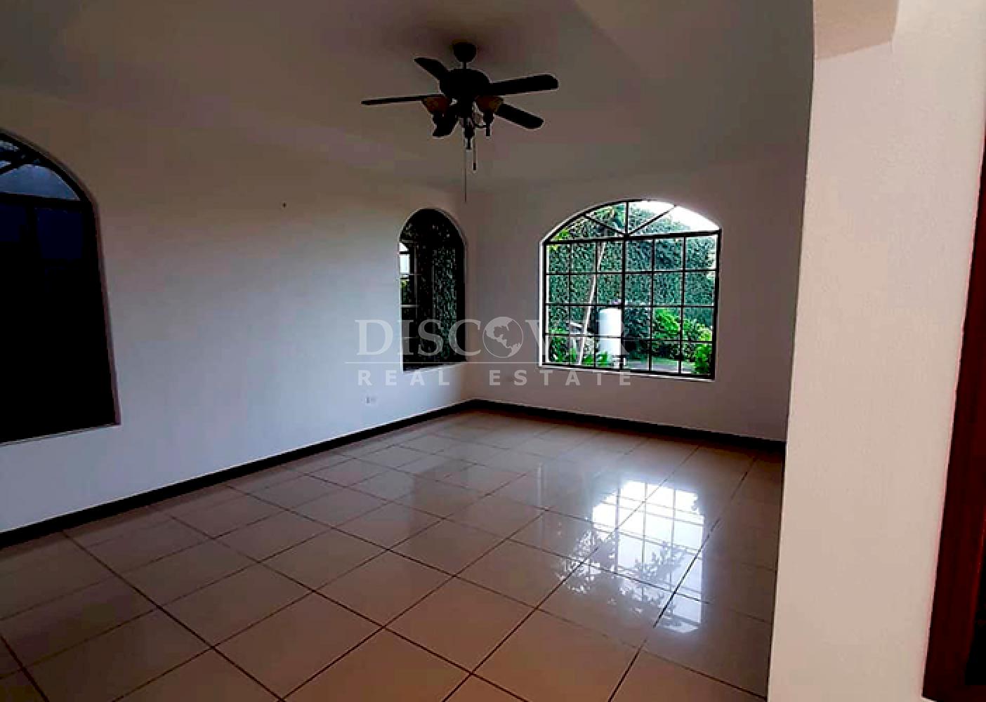 Lake view house for rent in Las Cumbres 