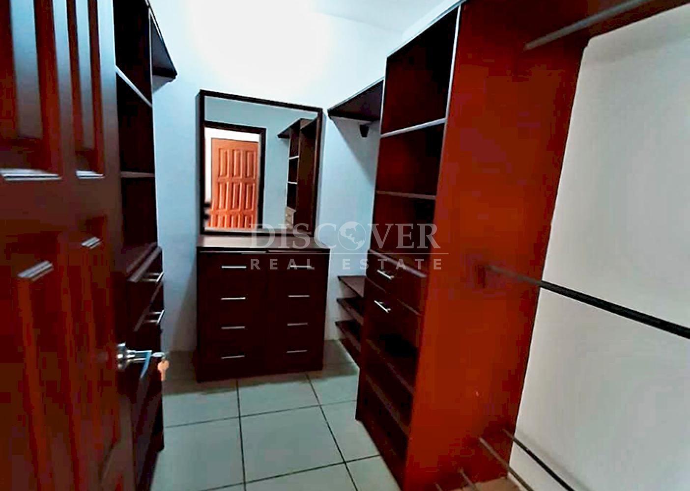  Lake view house for rent in Las Cumbres 