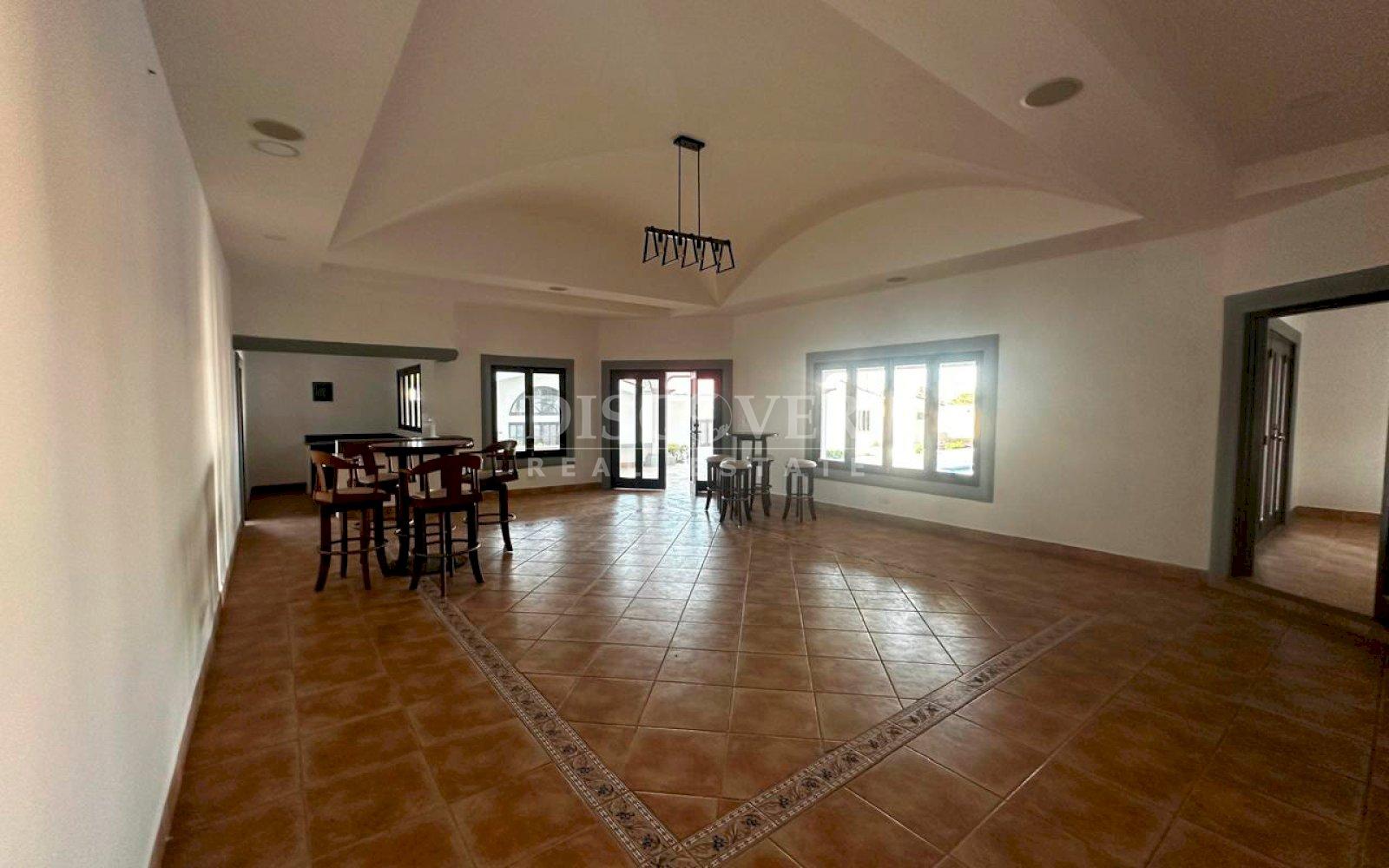  Spacious house for sale/for rent on Carretera Vieja to León