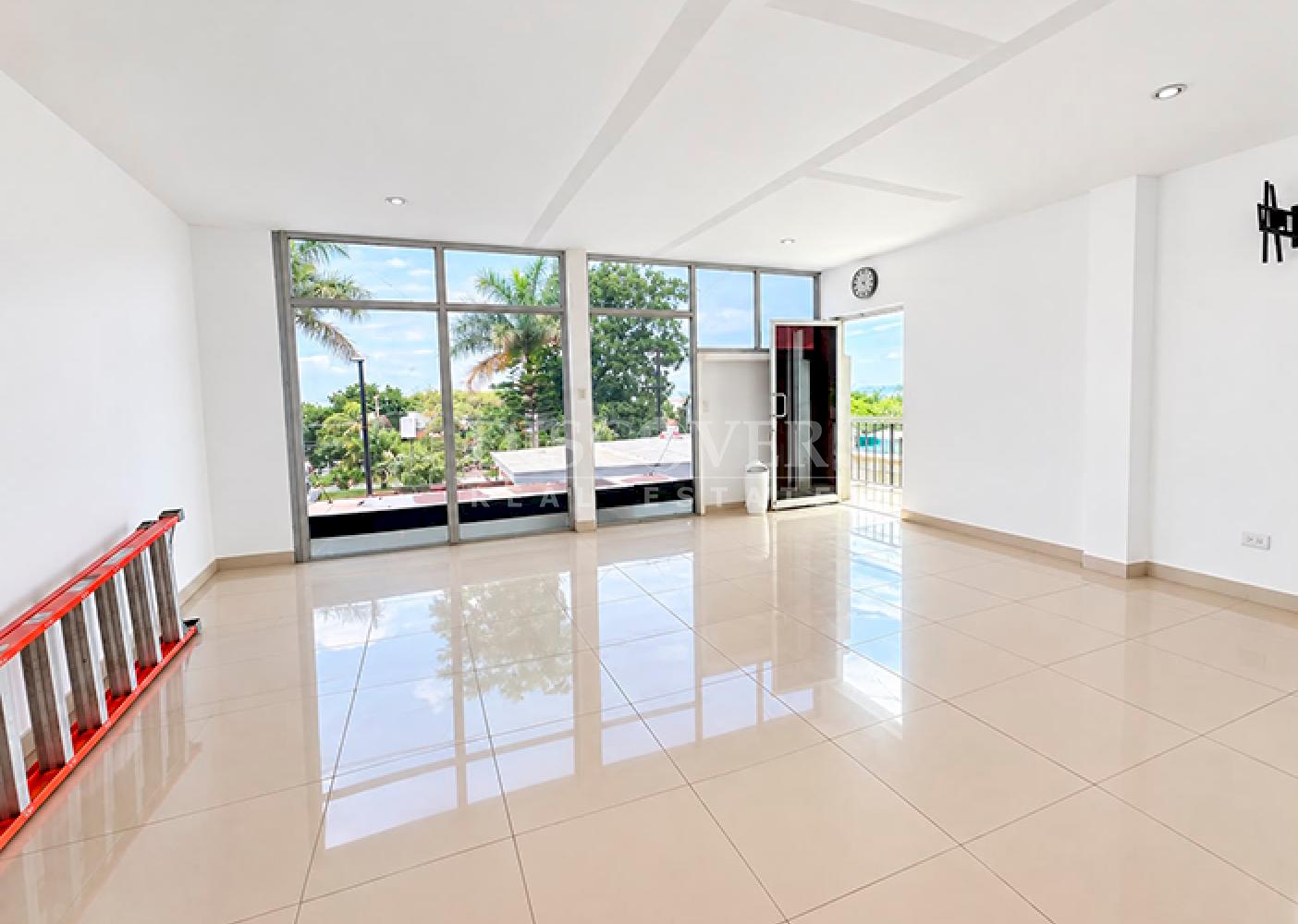  Retail spaces for rent in a shopping center - Jean Paul Genie Avenue