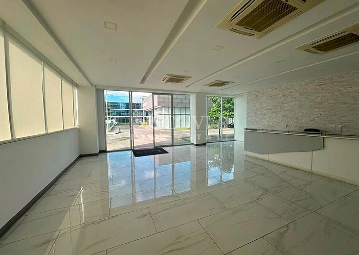Edificio corporativo en venta en Pista Jean Paul Genie