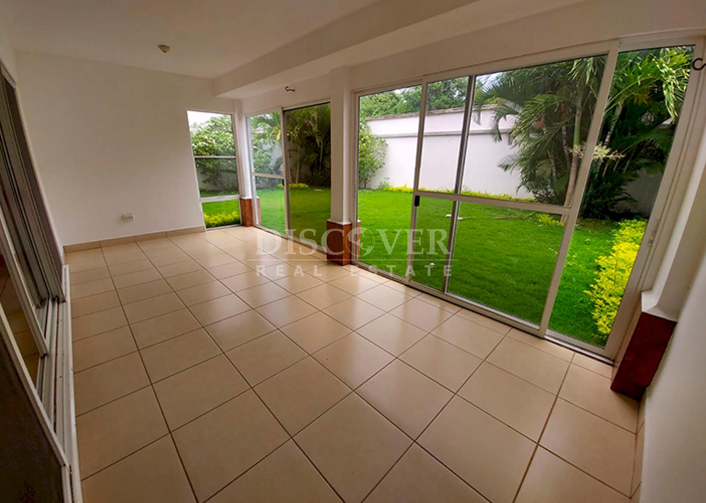 House for rent in condominium - Las Colinas