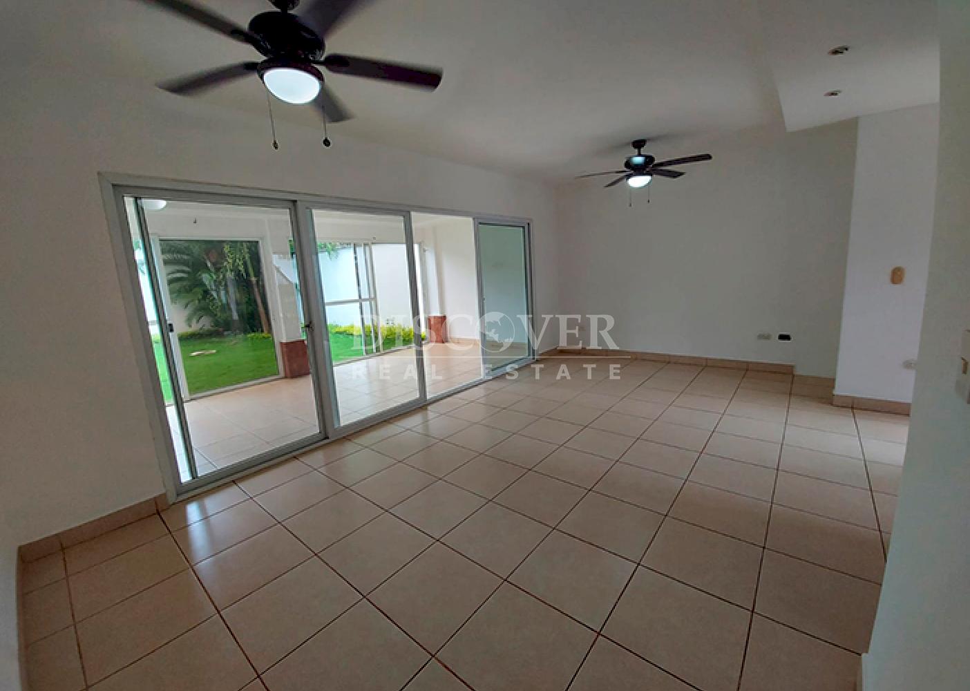 House for rent in condominium - Las Colinas