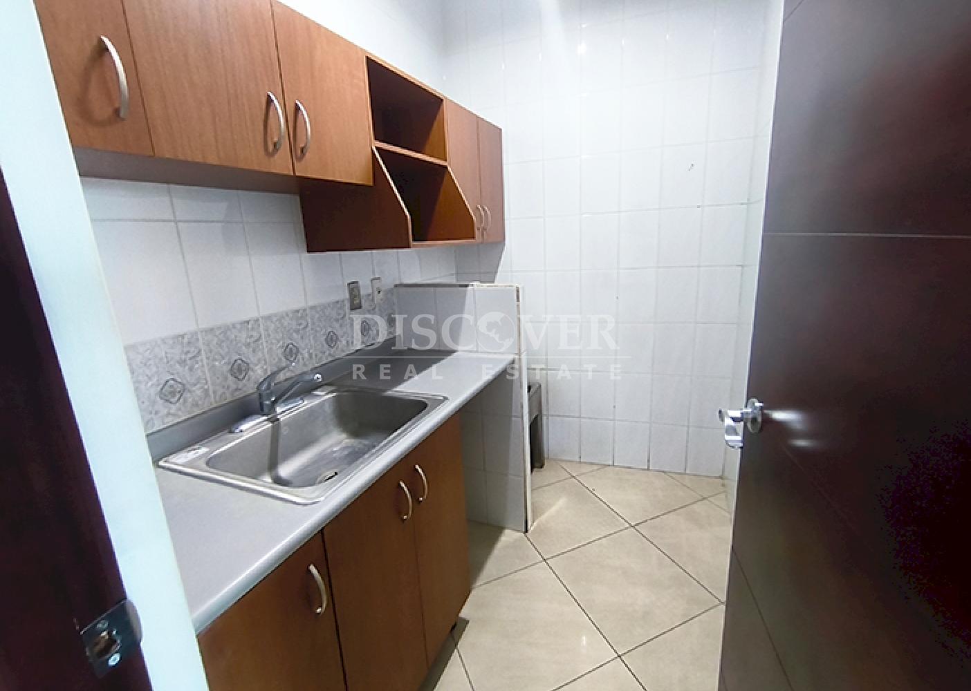 Office spaces for rent in a corporate building on Pista Suburbana