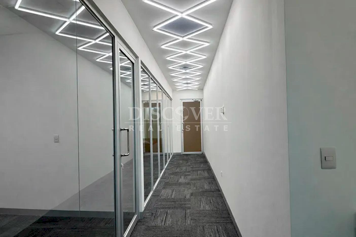 Office spaces for rent in a corporate building on Pista Suburbana