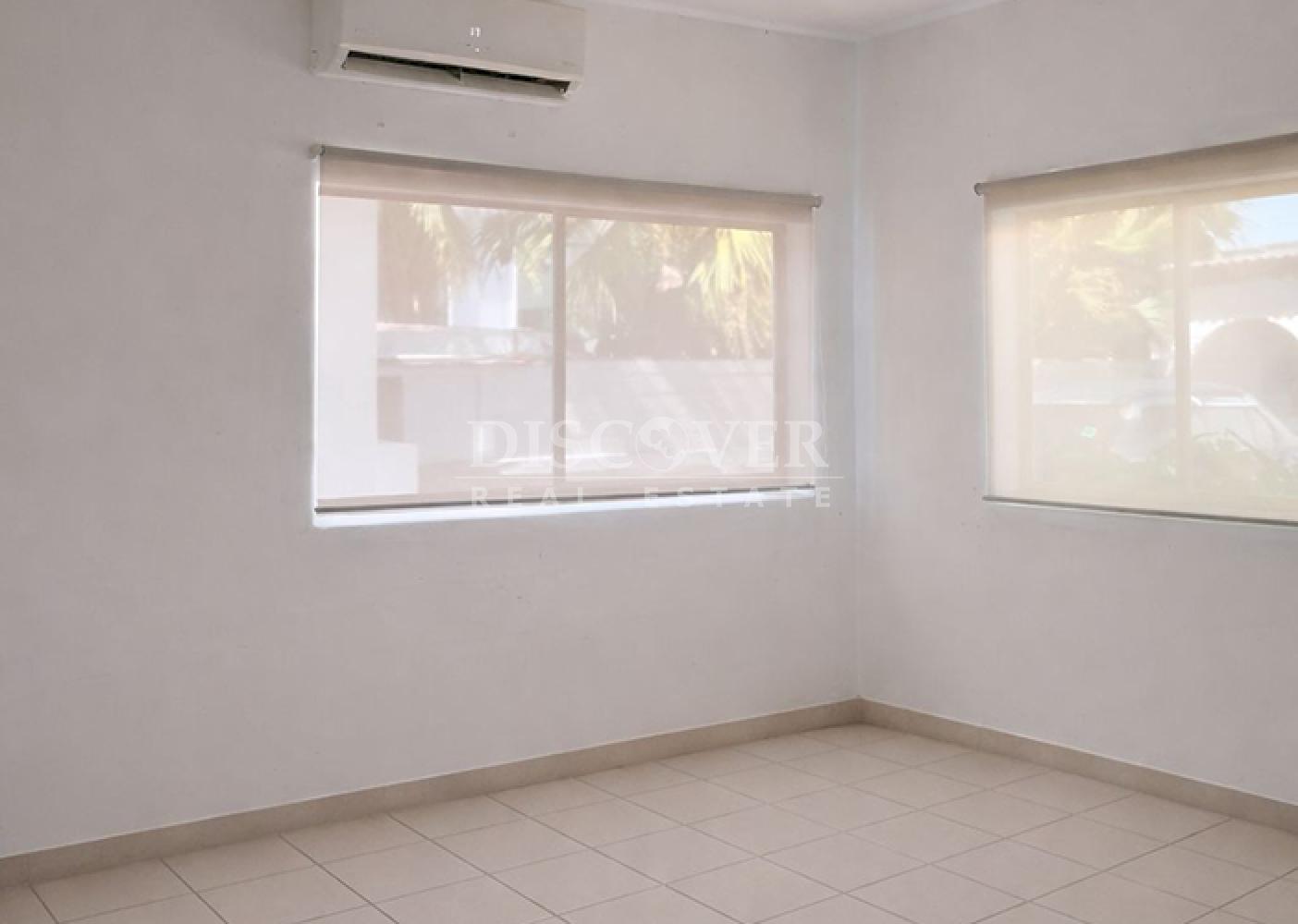 Office or clinic spaces available for rent in Los Robles 
