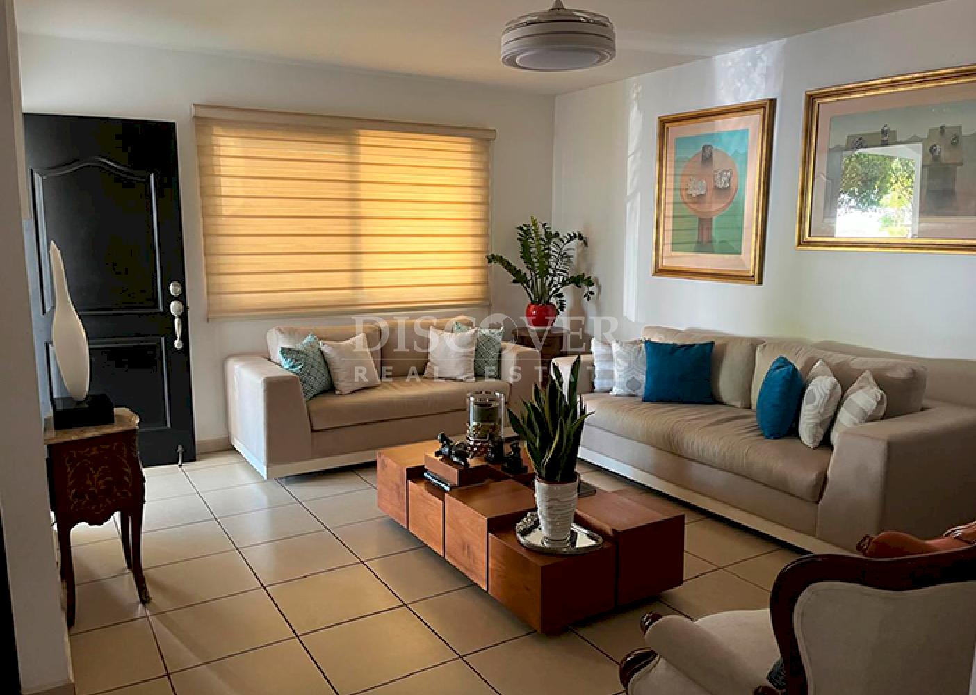  House for sale on the Masaya Highway - Condo area