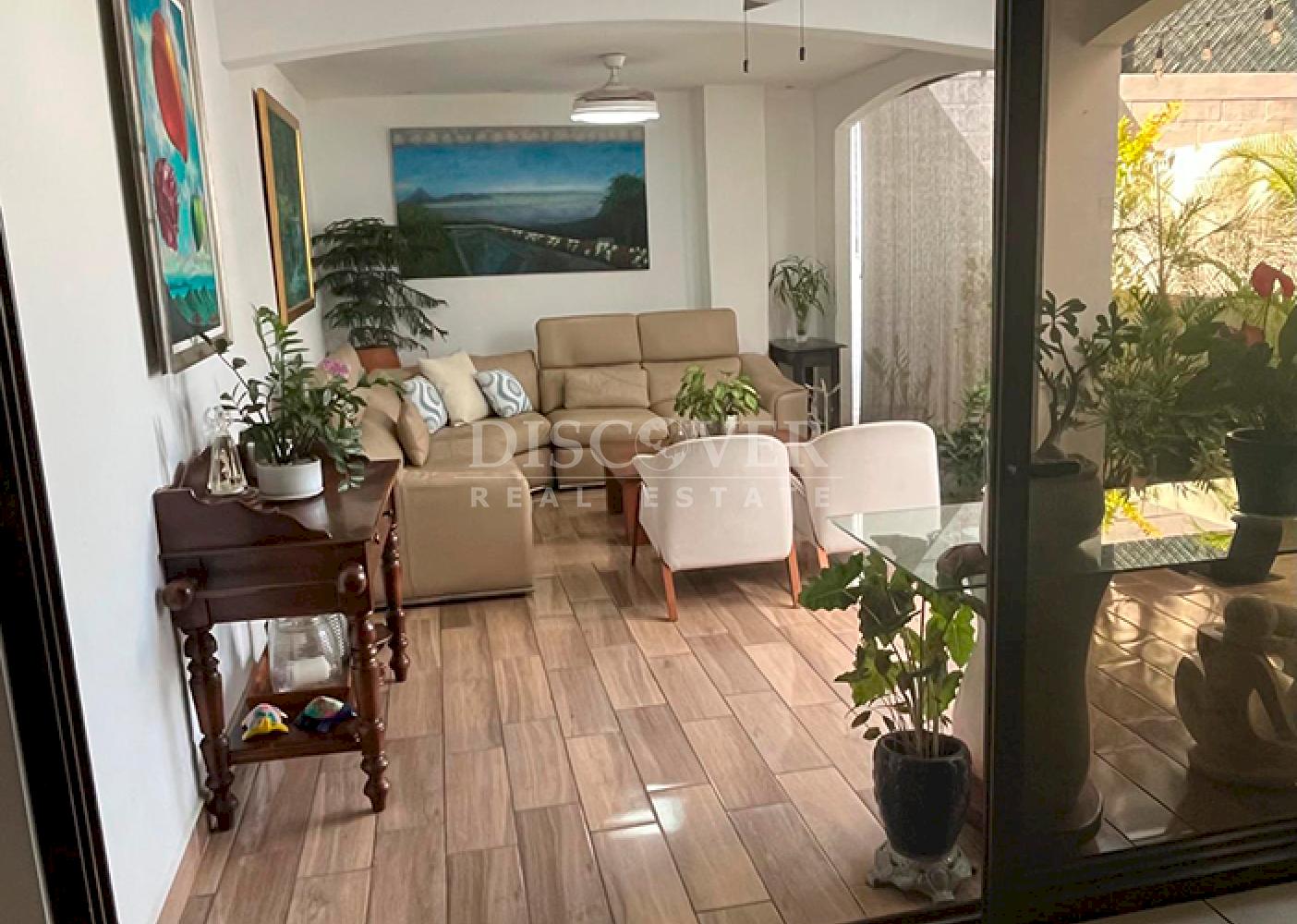  House for sale on the Masaya Highway - Condo area