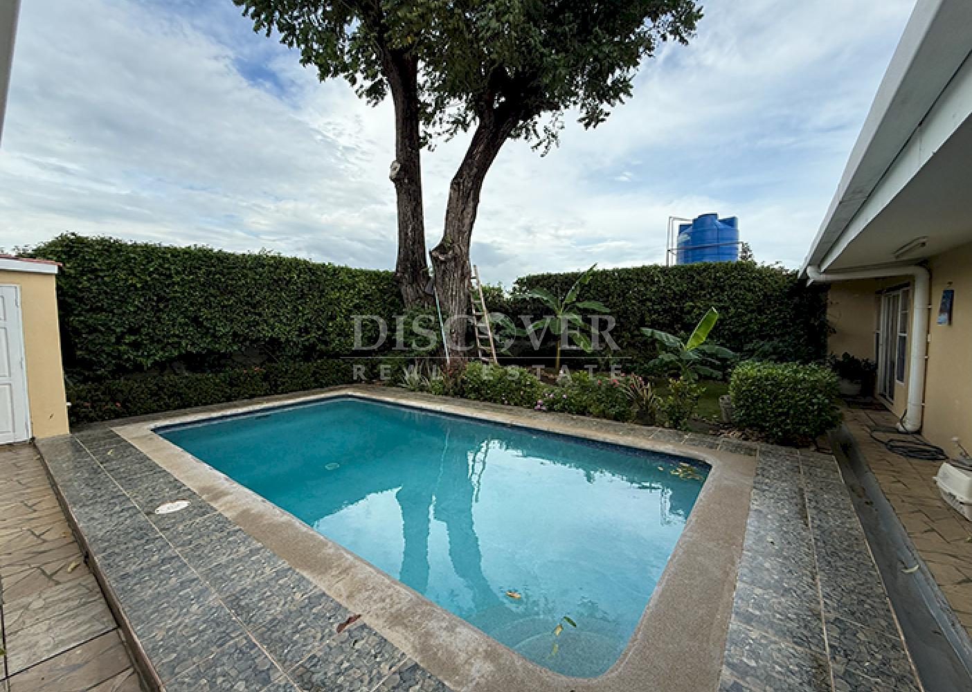  House for sale on Avenida Universitaria Managua 