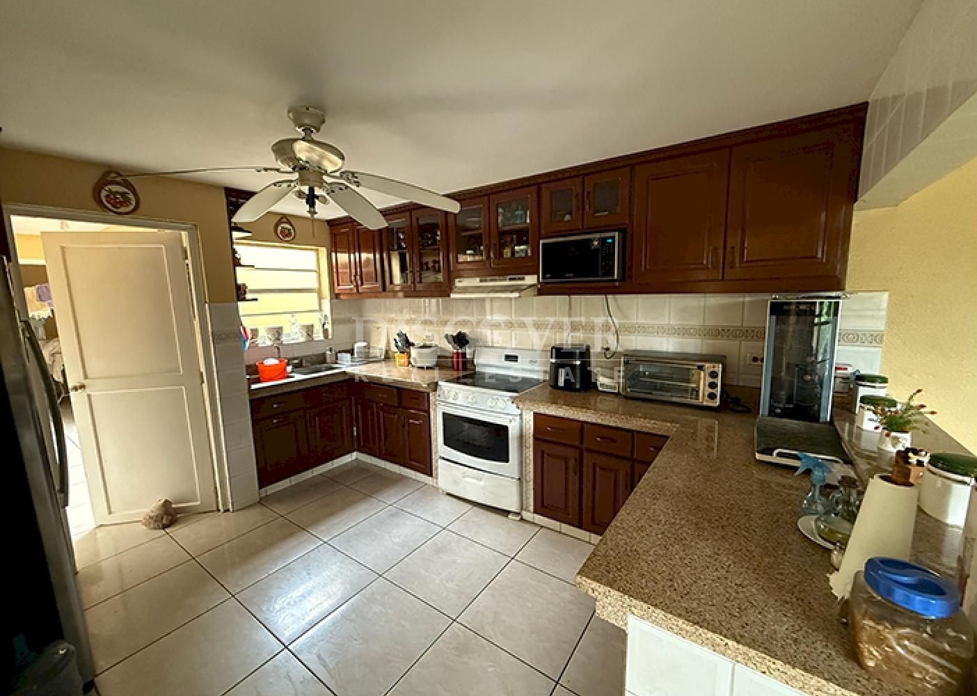  House for sale on Avenida Universitaria Managua 