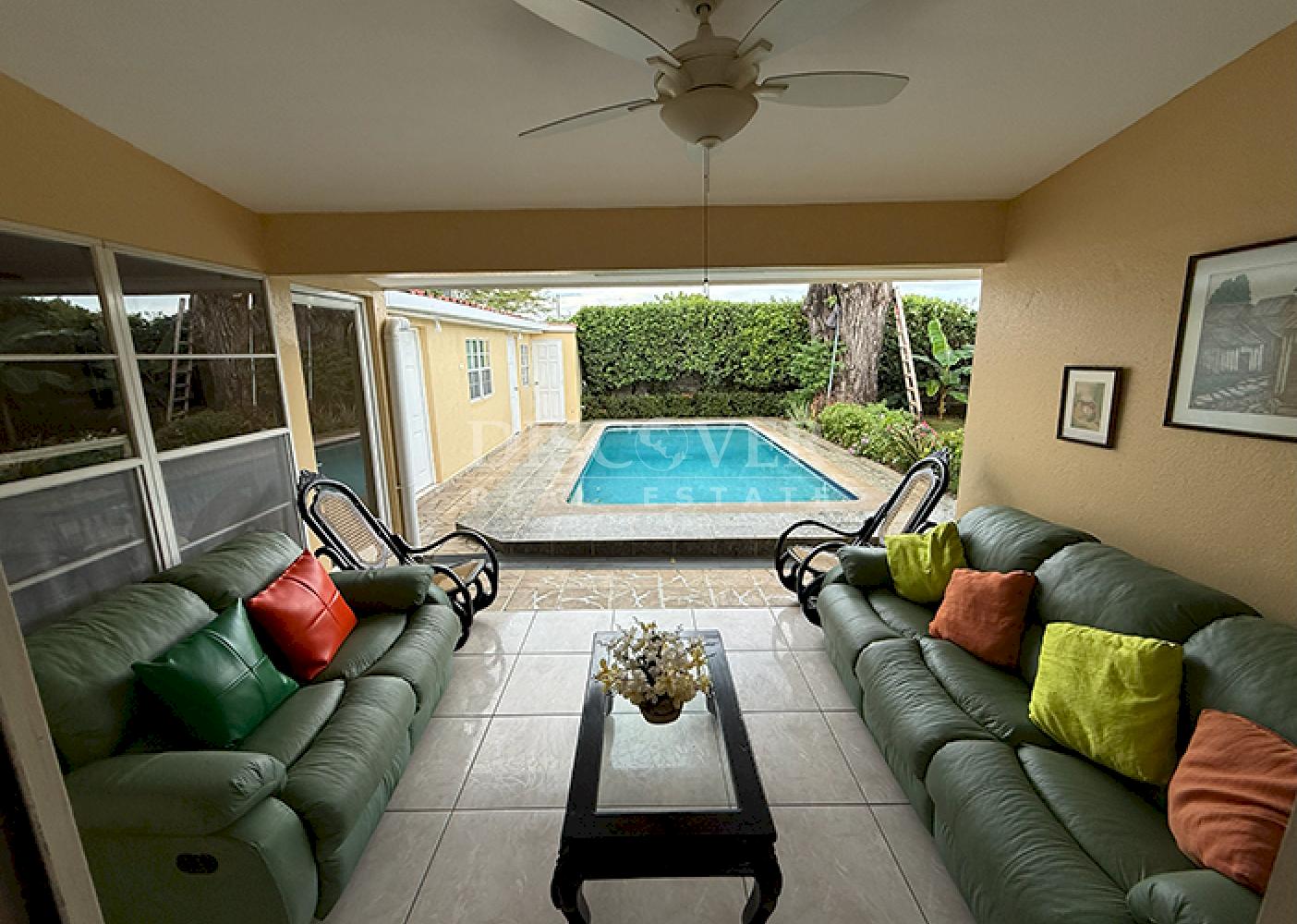  House for sale on Avenida Universitaria Managua 