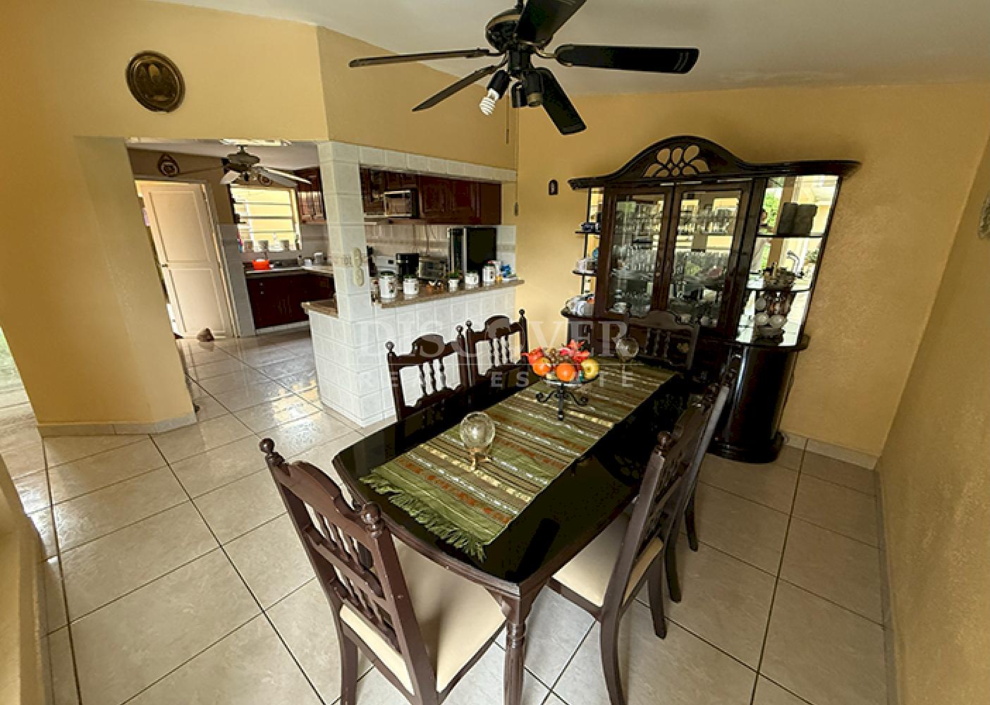  House for sale on Avenida Universitaria Managua 