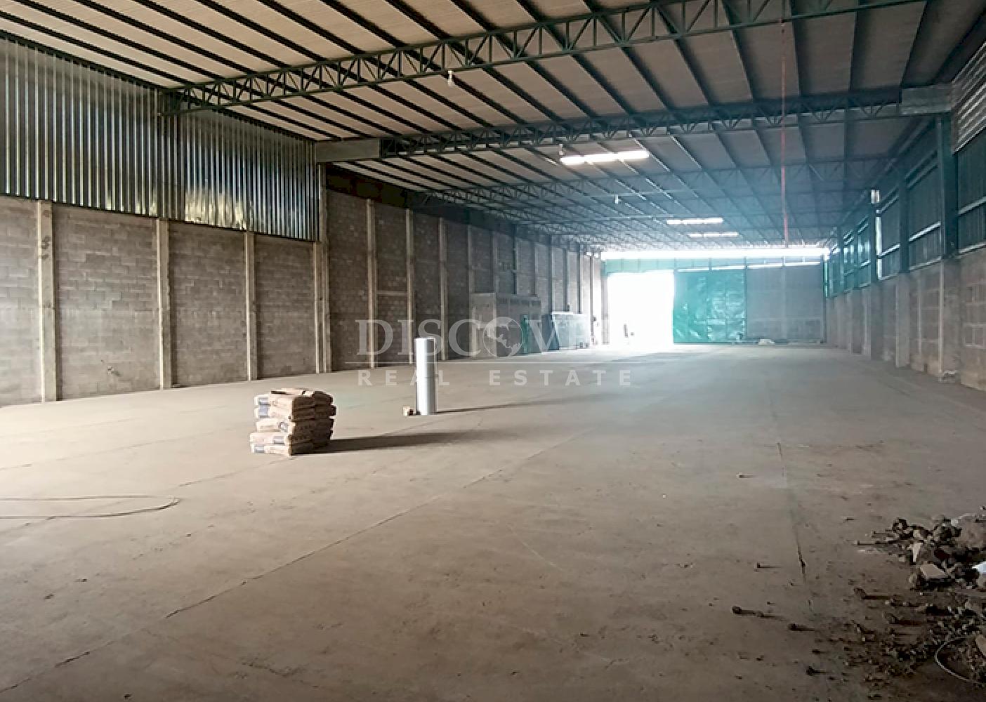 Industrial warehouse for rent on Carretera Norte