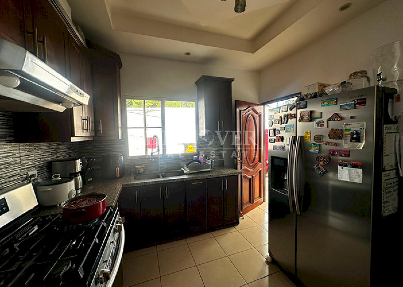  Modern house for sale in residential area - Carretera Vieja a León 