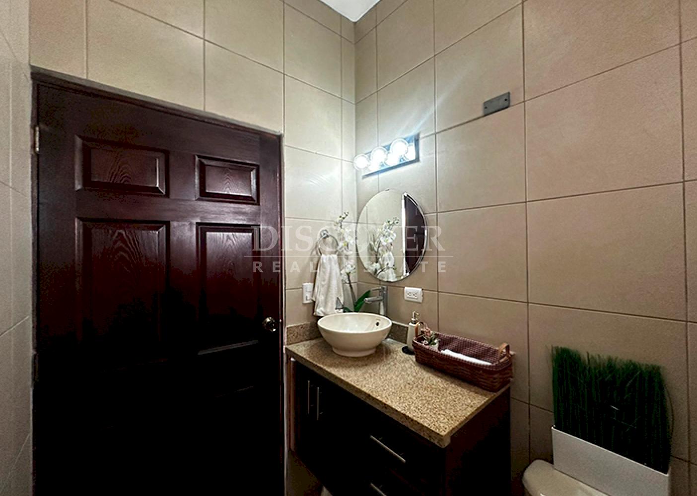  Modern house for sale in residential area - Carretera Vieja a León 