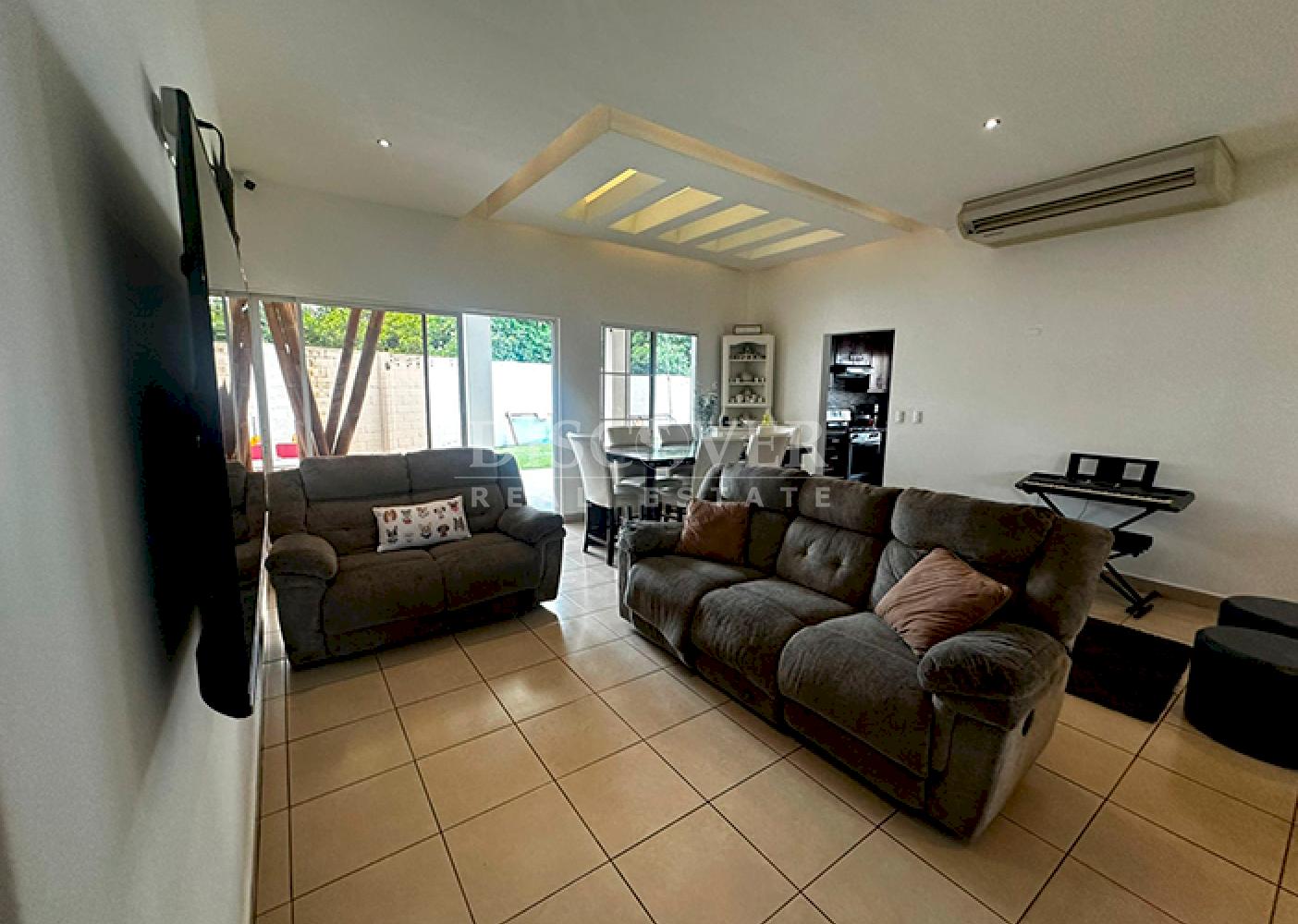  Modern house for sale in residential area - Carretera Vieja a León 